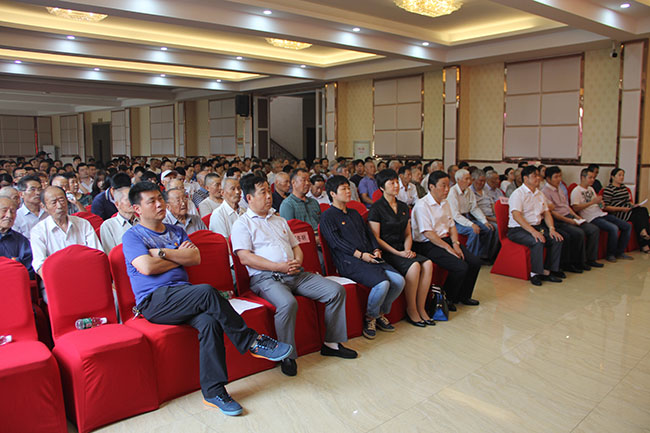江南游戏平台村召开庆祝建党96周年党员大会